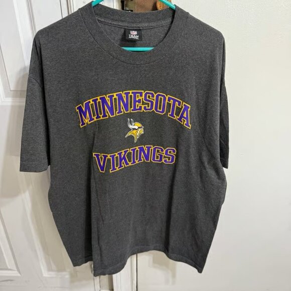 NFL Tops - NFL Team Apparel Minnesota Vikings T-Shirt . Size XL
